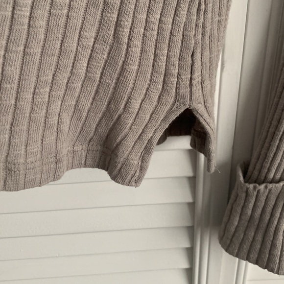 V ery J unusual, funky top - Picture 5 of 6